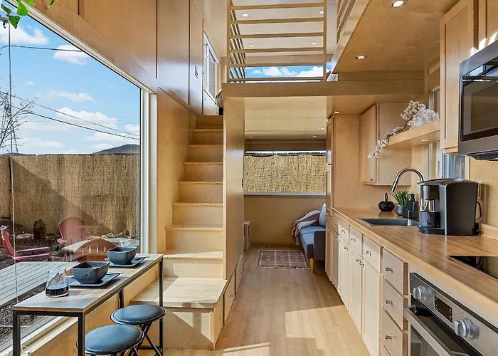 Tiny Near Grand Canyon Sleeps 5, Epic Views! Holiday home *