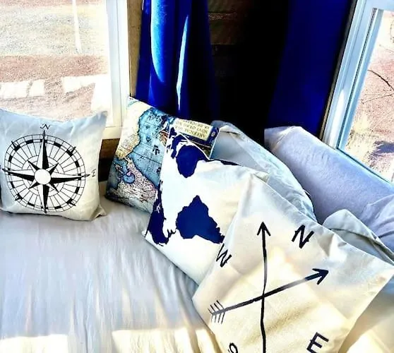 Tiny Near Grand Canyon Sleeps 5, Epic Views! Holiday home