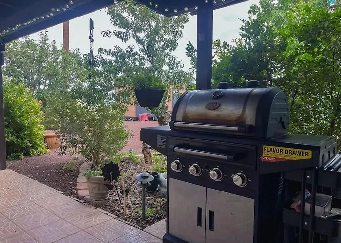 Tiny Near Grand Canyon Sleeps 5, Epic Views! Holiday home *